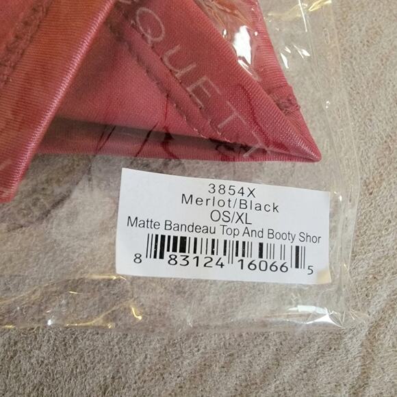 Coquette OS/XL Red Matte Wet Look Bandeau Top & Booty Shorts Set - Picture 3 of 3